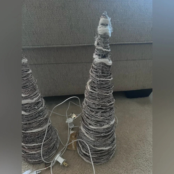 NEW 2 Pack  12" Natural Gray Snow Rattan Cone Battery Operated Lit Tree - Picture 4 of 6